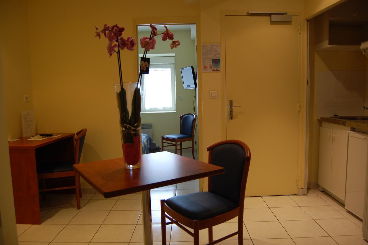 Appart'Hotel La Suze Sur Sarthe Εξωτερικό φωτογραφία